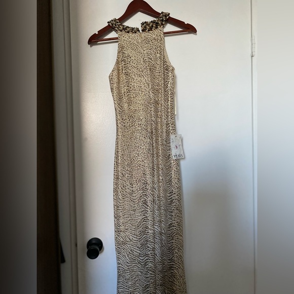 Gorgeous dress, S -M because of its stretchy materials. - Picture 3 of 3